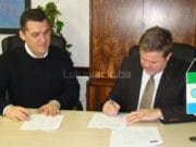 Općina Lukavac potpisala Memorandum o razumijevanju sa World Vision BiH Almir Zulić i Edin Delić, potpisivanje memoranduma "Održivi oporavak na lokalnom nivou"