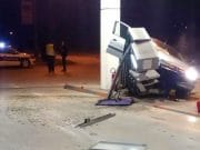 Puračić: Izgubio kontrolu nad automobilom i zabio se u točionik goriva