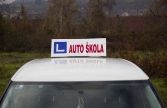 Novi sistem polaganja vozačkog u Tuzli i dalje zadaje glavobolje, predstavnici autoškola ponovo izlaze na protest