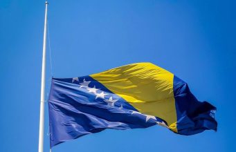 Sutra Dan žalosti u Tuzlanskom kantonu zbog stradanja 11 osoba u požaru u Domu penzionera Tuzla