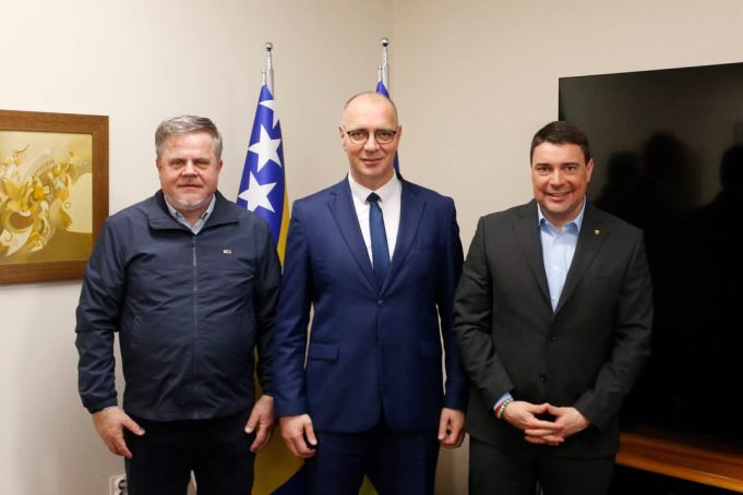 Njhi trojica