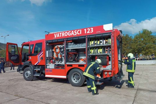 Četiri požara niskog rastinja u Lukavcu, u Tuzlanskom kantonu jedna osoba smrtno stradala