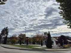 U BiH umjereno do pretežno oblačno, ponegdje sa kišom i lokalnim pljuskovima