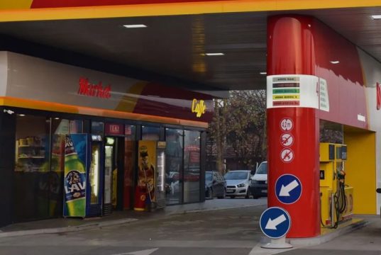 Jedan od najvećih naftaša u BiH radnicima isplatio regres od 1 KM