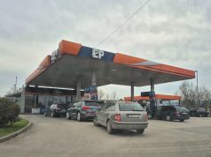 Veće gužve i na pumpama u Lukavcu: Cijene goriva zasad stabilne uprkos rastu na svjetskom tržištu