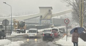 Snijeg napravio haos u TK : Bez struje brojna naselja