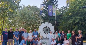 Katarzična večer poezije i sjećanja u Lukavcu: „Dušom za Srebrenicu“ kao zavjet pamćenju i istini