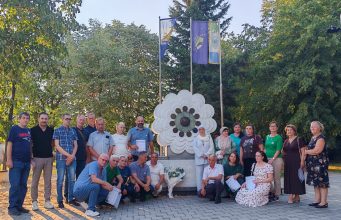Katarzična večer poezije i sjećanja u Lukavcu: „Dušom za Srebrenicu“ kao zavjet pamćenju i istini