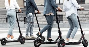 Električni romobili više neće biti “divlji” učesnici saobraćaja: Stižu nova pravila i kazne, u planu i identifikaciona naljepnica