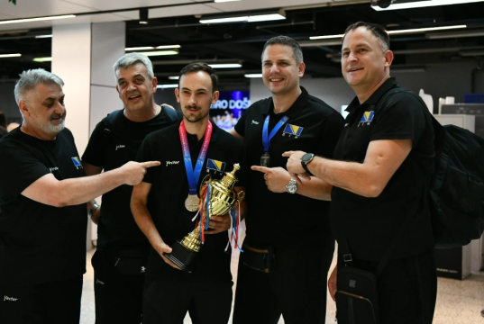 Reprezentacija BiH vratila se u Sarajevo nakon osvajanja srebra na Svjetskom prvenstvu: Ostaje žal za zlatom