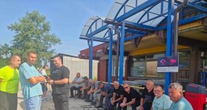 Bivši radnici Koksare Lukavac nastavili štrajk, noć proveli ispred fabrike