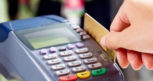 Povećani limiti za beskontaktno plaćanje bez unošenja PIN-a u BiH