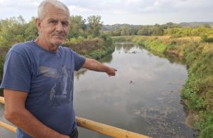 Pomor ribe u rijeci Spreči: Ribar Almir Čelić primijetio kako mrtva riba pluta Sprečom nizvodno od Lukavca