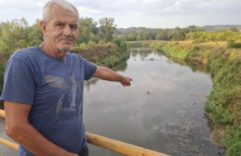 Pomor ribe u rijeci Spreči: Ribar Almir Čelić primijetio kako mrtva riba pluta Sprečom nizvodno od Lukavca