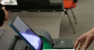 U Lukavcu prezentacija novih izbornih tehnologija: Građani mogu isprobati biometrijsku identifikaciju