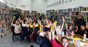 Radionica „Mašta na papiru“ razveselila učenike četvrtih razreda Osnovne škole „Lukavac Grad“